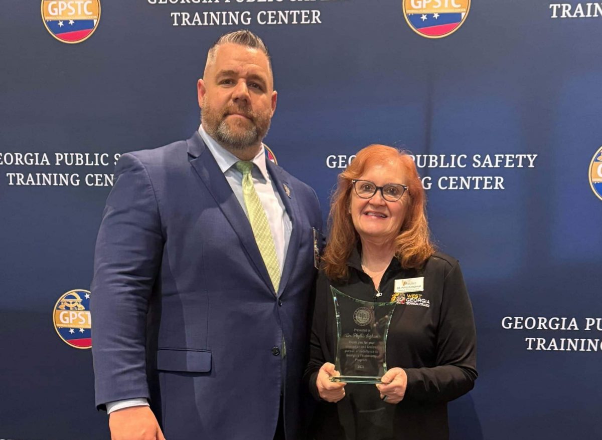 Phyllis Ingham accepting Award