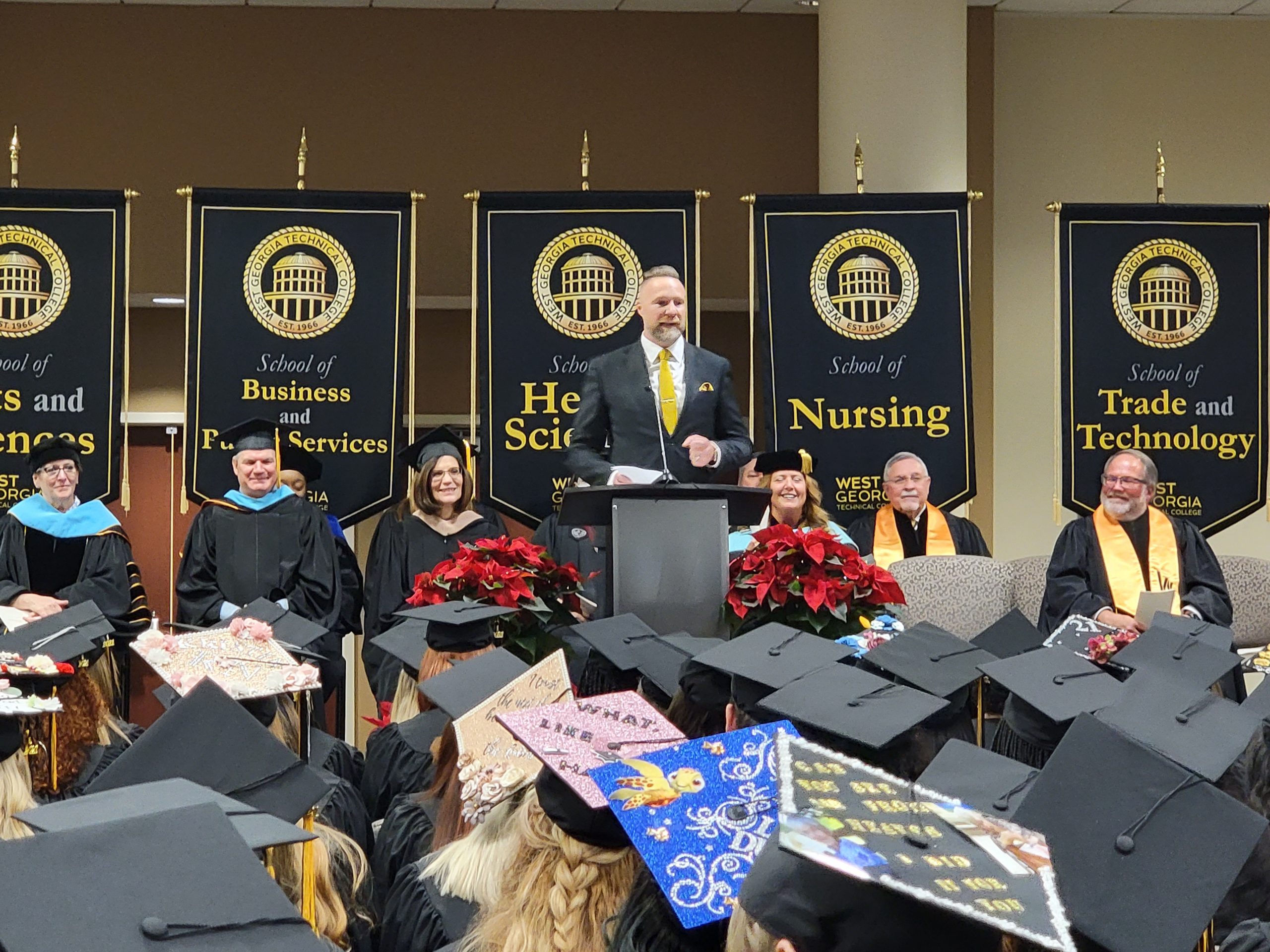 Schulz addressomg graduates