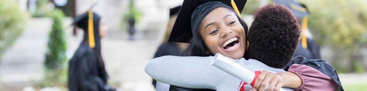 mom hugging a college graduate